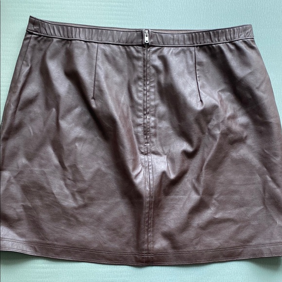 Abercrombie Vegan Leather Skirt - Picture 3 of 7